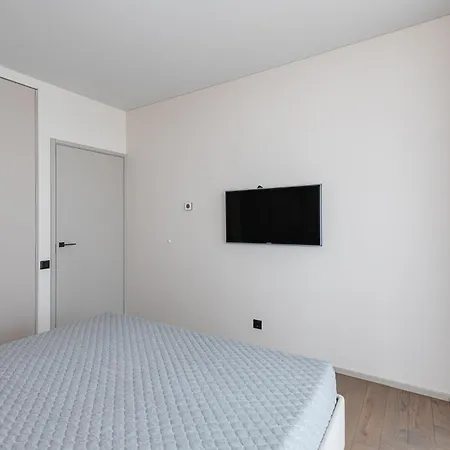 Comfortable 2 Bd By Domvia
